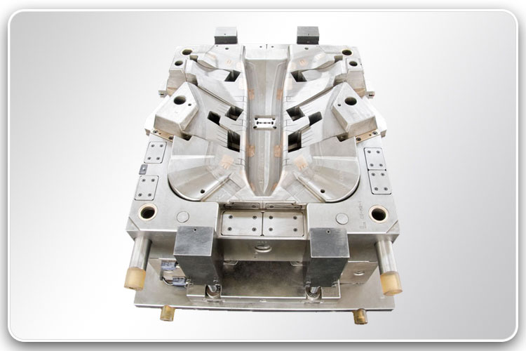 自動車部品用プラスチック射出成形金型3-1